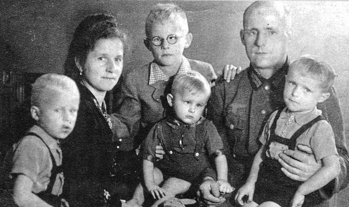 Die Aufnahme zeigt die Familie Ehlert um 1943